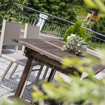 Falkner * Ζόλντεν